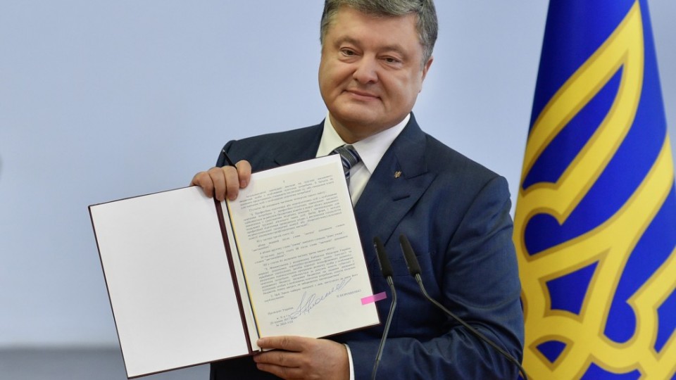 Порошенко одобрил два важных закона для инвалидов