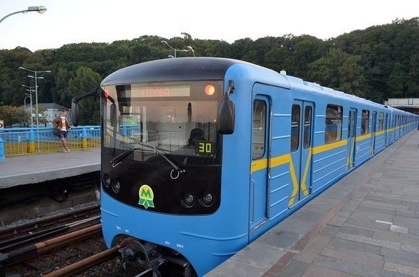 У столичному метро за старими жетонами можна буде їздити до кінця місяця