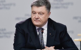 Порошенко урочисто підняв Державний прапор в центрі Києва (ВІДЕО)