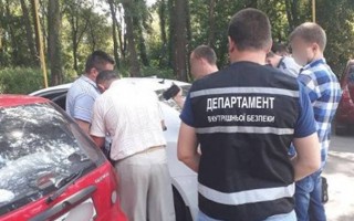 Корупція в поліції: опубліковані фото затримання вимагачів в погонах