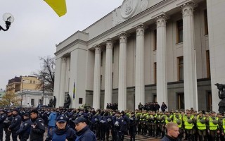 Янукович повертається: реакція соцмереж на події під Радою