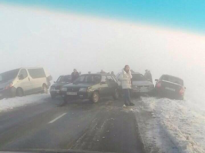 Во Львовской области ДТП: столкнулись 7 автомобилей