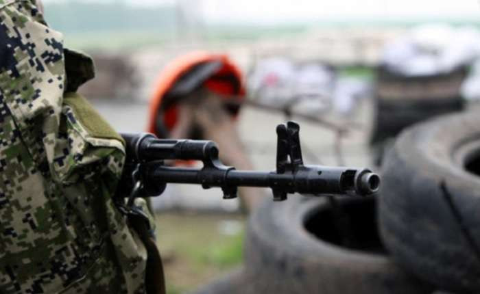 Боевики массово размещают военную технику во дворах жилых домов