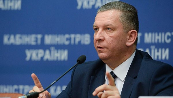 Живет на одну зарплату: украинцам рассказали о доходах Ревы