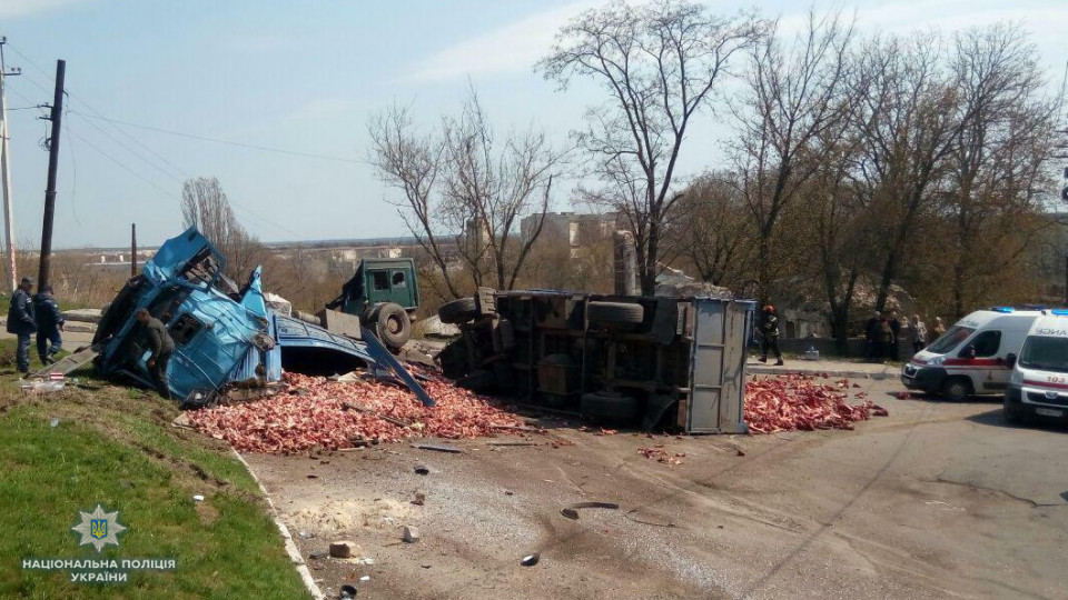 ДТП с участием фуры и маршрутки: в Луганской области дорогу усеяли кости