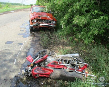 Объезжал ямы и убил мужчину на мопеде: украинцев поразила ужасная авария