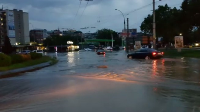 Мощный ливень затопил Черновцы: опубликовано видео