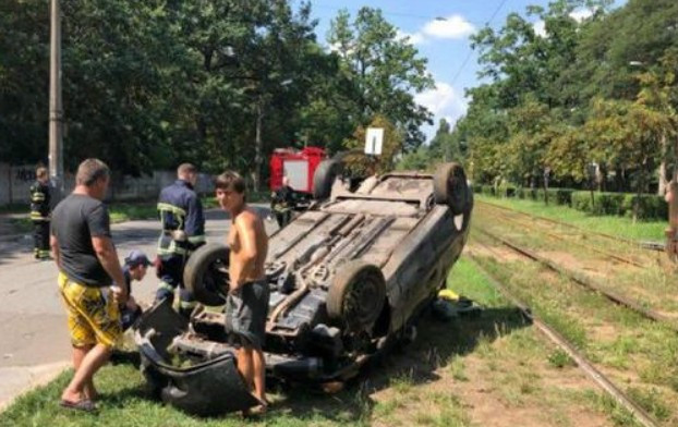 В Киеве произошло жуткое ДТП с переворотом