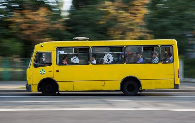 Маршрутка «влетела» в электроопору в Одессе: среди пострадавших есть дети