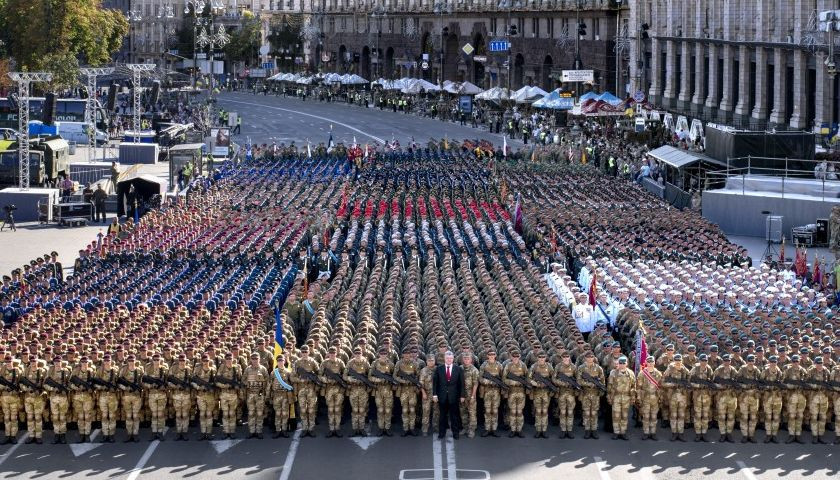 Депутаты во втором чтении проголосовали за новое воинское приветствие