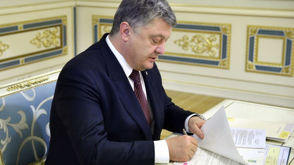 Порошенко підписав закон про стипендію дітям загиблих журналістів