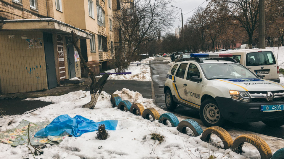 В Киеве 83-летний пенсионер выбросился из окна многоэтажки