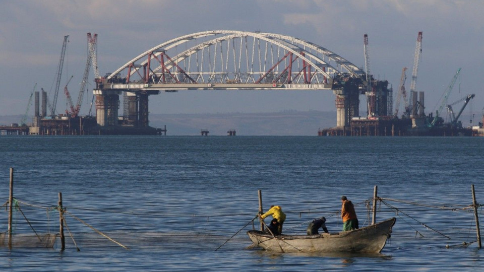 Украинцы пытались повредить Крымский мост: заявление ФСБ