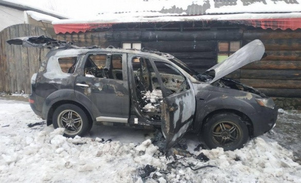 Невідомі у Черкасах спалили іномарку чоловікові