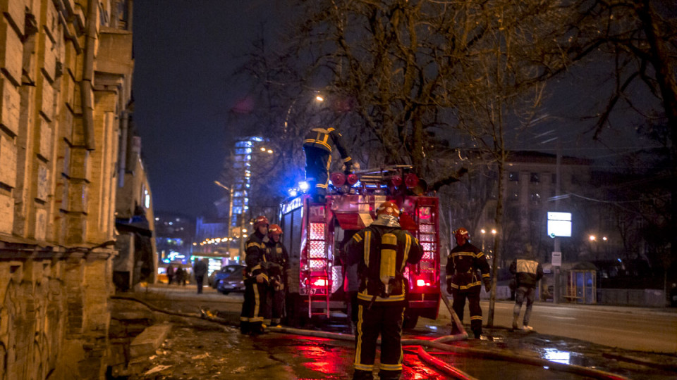 В Киеве горело старинное заброшенное здание