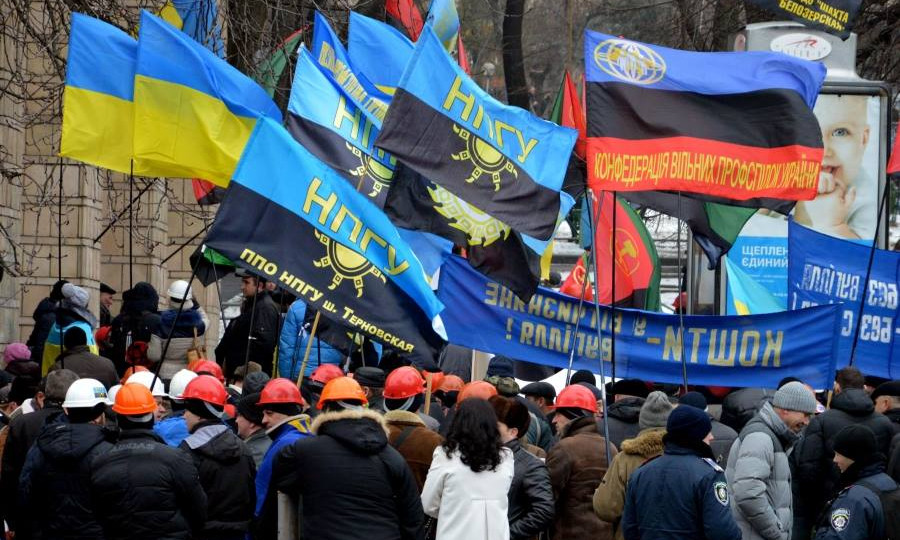 Страйк шахтарів: гірники добу не піднімаються на поверхню