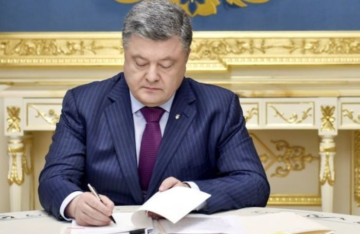 Порошенко підписав указ про призначення суддів у місцеві окружні адмінсуди