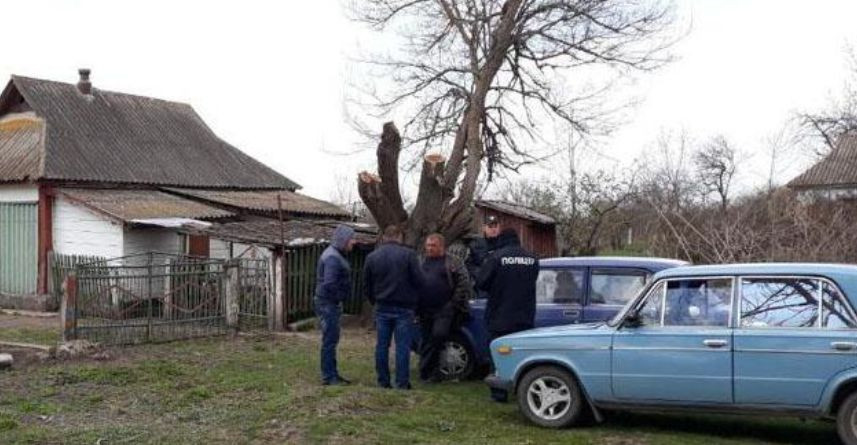 Побив, задушив і залишив на городі: на Вінниччині сталася трагедія