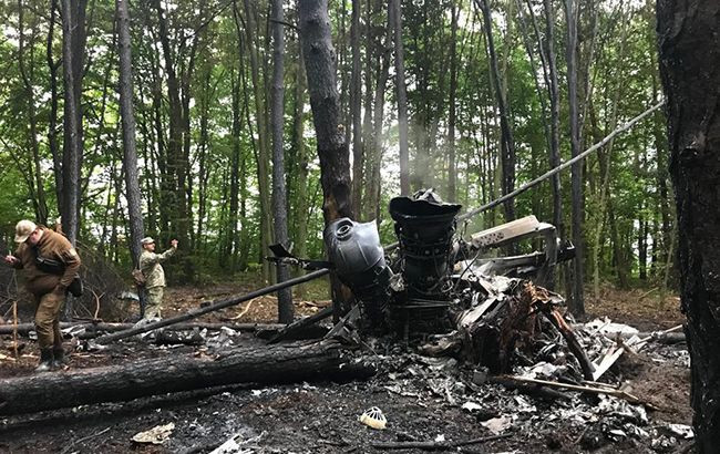 Крушение МИ-8 в Ровенской области: появились первые фото с места аварии