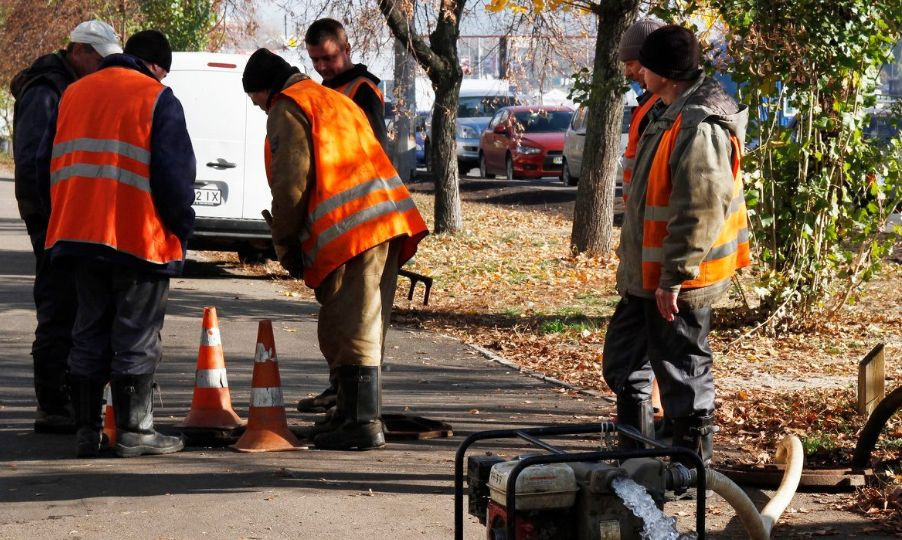 На деяких вулицях Києва зникла холодна вода: що сталося