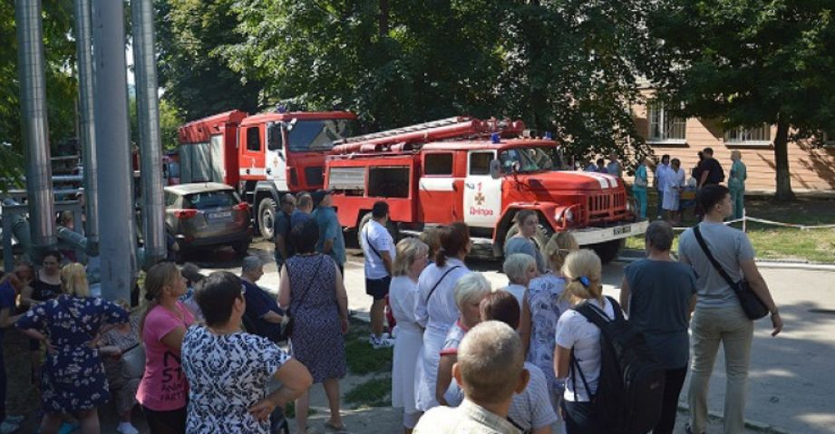 У Дніпрі сталася масштабна пожежа у лікарні: перші подробиці