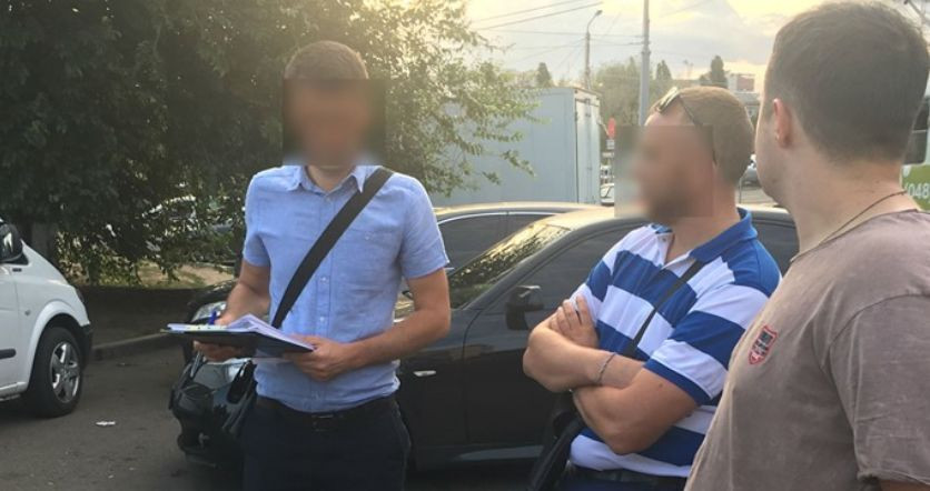 Погорів на хабарі у $1500: затримали керівника райвідділу державної виконавчої служби