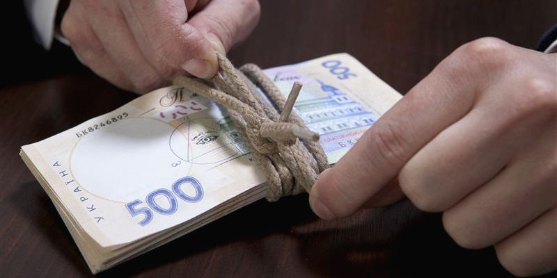 Гарантував безперешкодну роботу підприємства за $30 000:  хабарника тримають під вартою