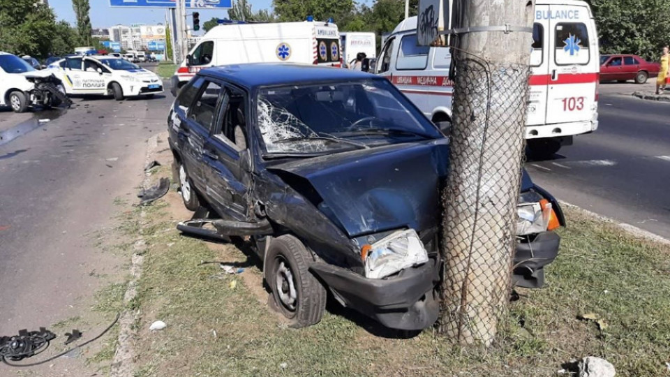 В Одессе автомобиль с детьми попал в серьезное ДТП, фото