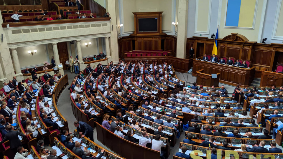 Тільки фракція «Слуга народу» зможе самостійно вносити постанови про скасування рішень ВР: суть законопроекту