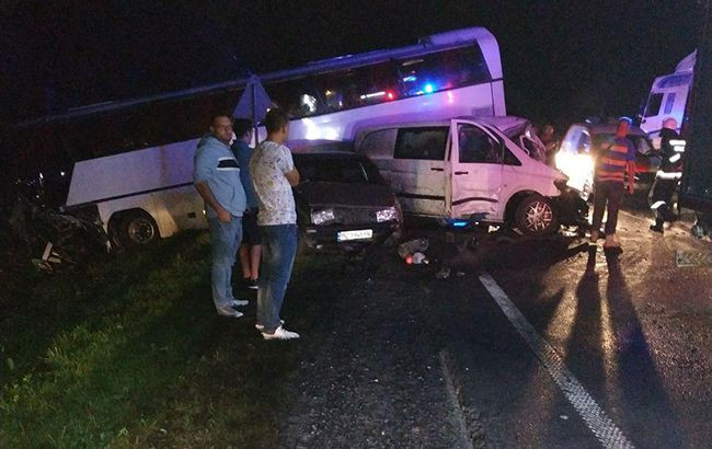 Во Львовской области автобус попал в смертельное ДТП: много детей в больнице