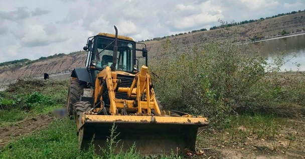 На Буковині на чоловіка наїхав екскаватор