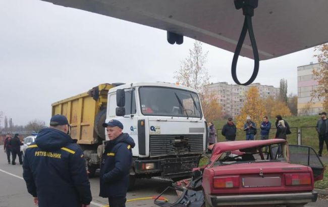 В Полтаве легковушка столкнулась с фурой: есть погибшие