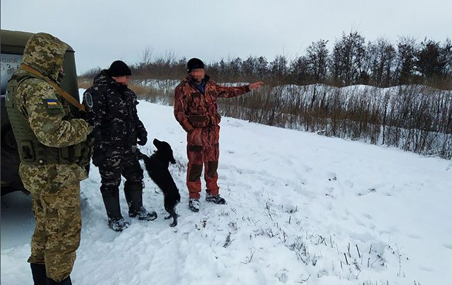 В Харьковской области пограничники задержали двух вооруженных россиян