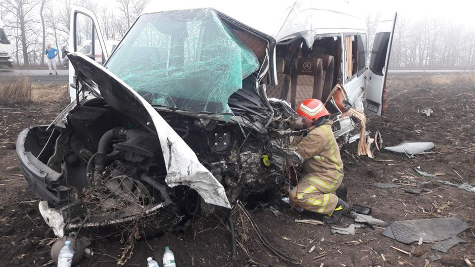 ДТП поблизу Умані: водія деблокували спецзасобами