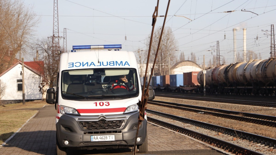 Трагедія на залізничній колії у Києві: потяг насмерть збив пенсіонерку