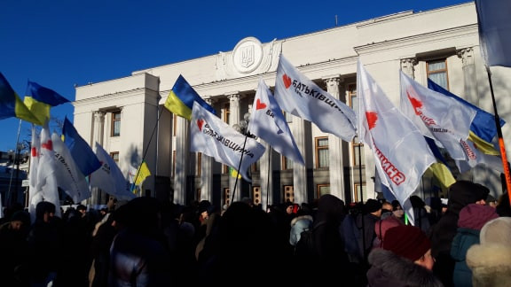 Активисты вышли на акцию протеста против рынка земли: фото