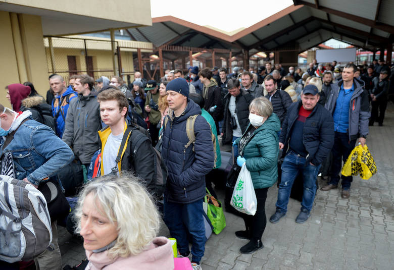 Мэр Перемышля высказался об украинской власти, которая не смогла организовать  нормальное возвращение украинцев домой