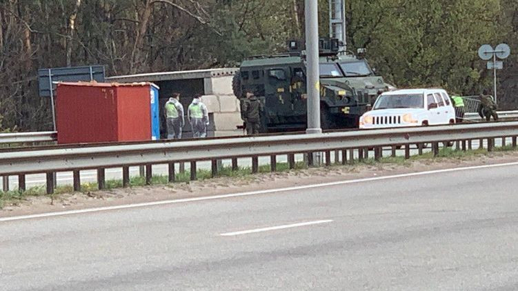 Стало известно, что происходит на блокпостах в Киеве, где всем должны мерять температуру