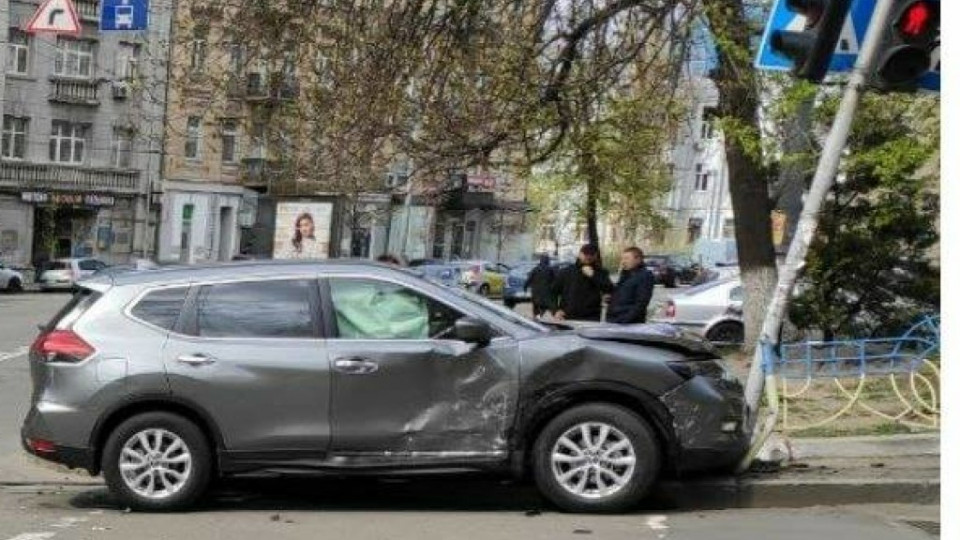 ДТП с пострадавшими в Киеве: две иномарки не поделили дорогу