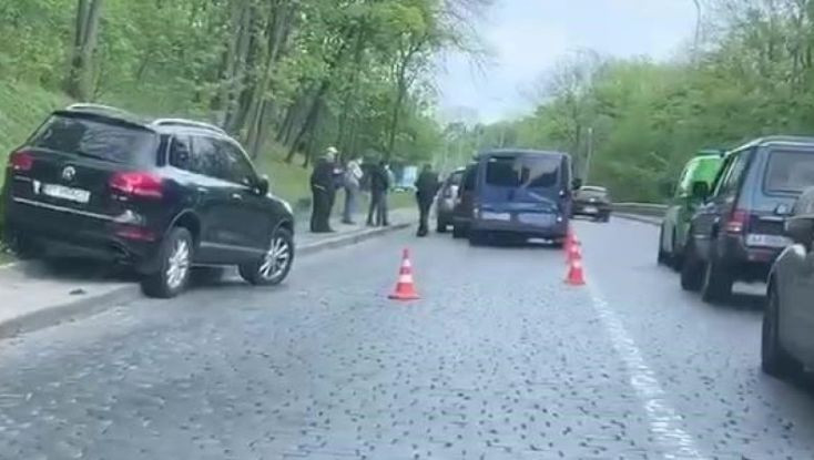 Масштабное ДТП на Парковой дороге в Киеве: появилось видео