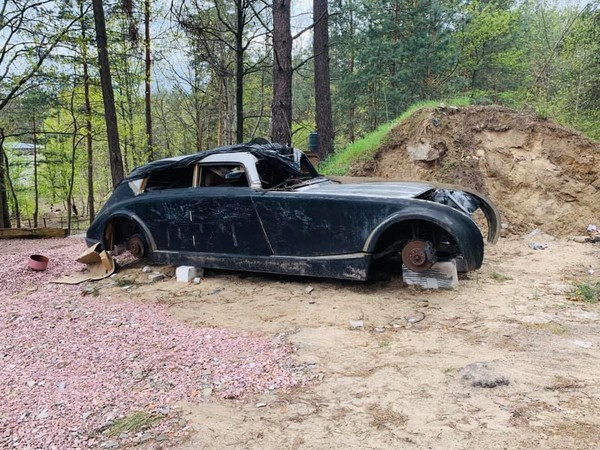 Экслюзив на свалке: под Киевом обнаружили раритетный Maybach, фото