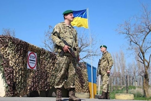 На Львовщине мужчина пытался на автомобиле переехать пограничников: военные применили оружие