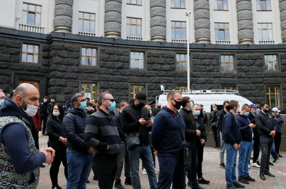 Профсоюзы химиков собираются защищать свои права на акциях протестов под Кабмином: что известно