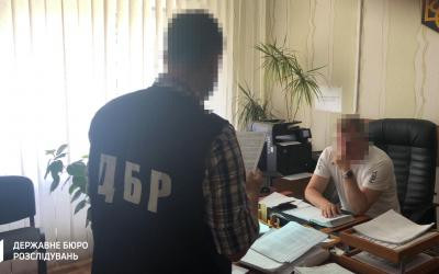 ДБР повідомило про підозру прикордоннику, який незаконно переправив Порошенка за кордон