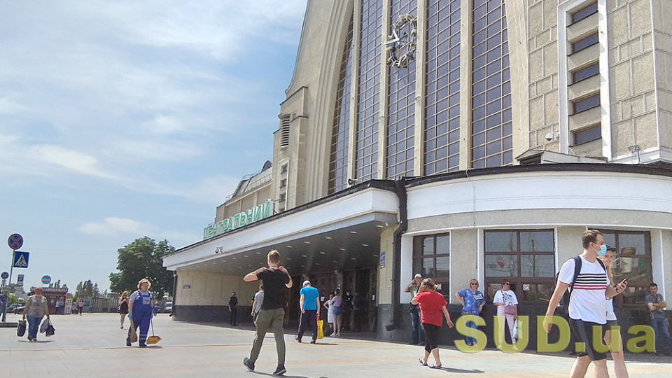 В Киеве на Вокзальной ищут взрывчатку: проводится эвакуация, видео