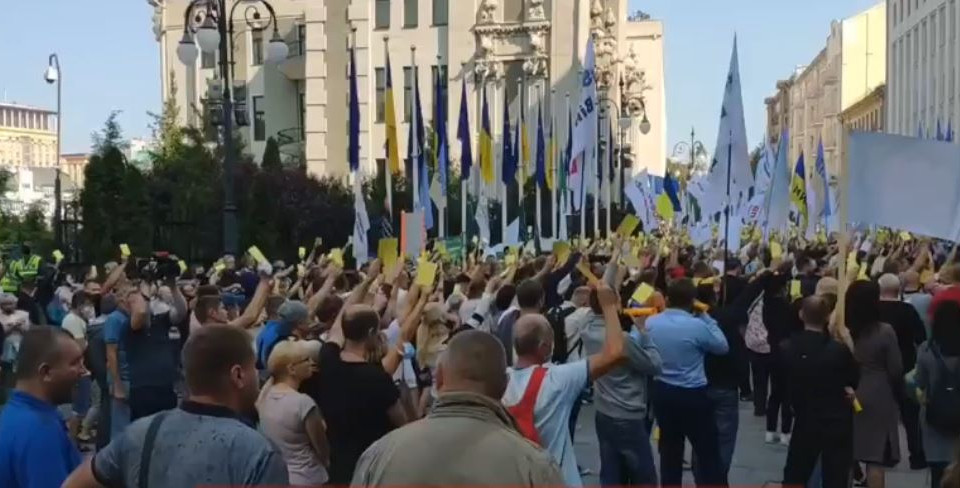 Под Офисом Президента собрались предприниматели: какие требования выдвинули активисты, видео