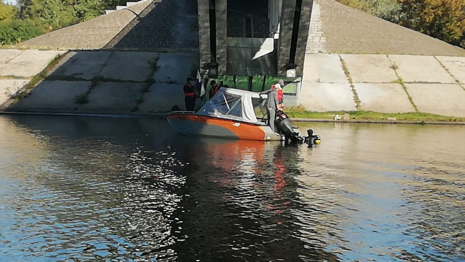 На пляже в Киеве водолазы нашли старинный боеприпас