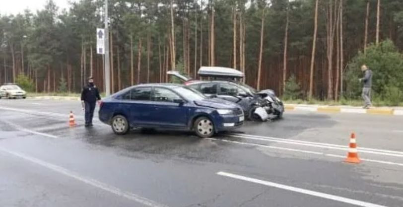 Пострадали дети: под Киевом произошло серьезное ДТП, видео