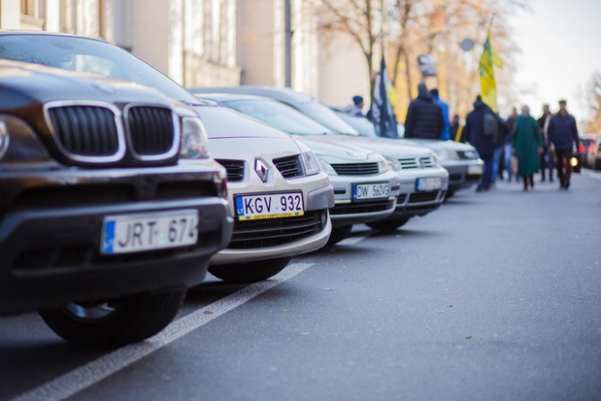 Зеленський відповів на петицію щодо розмитнення євроблях