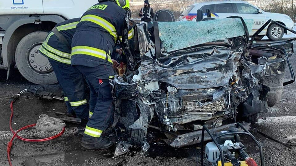 На Закарпатье в страшном ДТП погибли пять человек, из них – двое детей: все детали, фото